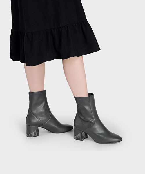 CHARLES & KEITH（チャールズ & キース）の「ルーサイトヒールカフブーツ / LUCITE HEEL CALF BOOTS（ブーツ・レディース・ブラック/グレー/パープル・22.5cm/23.5cm/23cm/24.5cm/25cm）」の17枚目の写真
