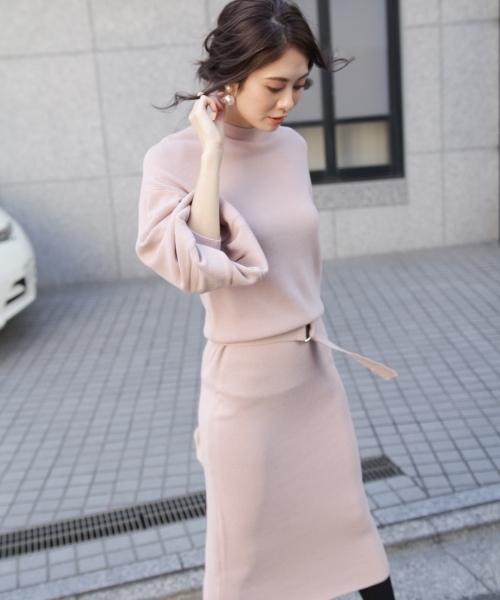 Andemiu（アンデミュウ）の「【ブラウンWEB限定】ベルトツキボトルネックワンピース（ワンピース・レディース・ブラック/グレー/その他/ピンク・FREE）」の4枚目の写真