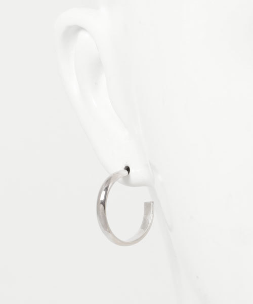 SunKu（サンク）の「SILVER LARGE HOOP PIERCE / ROUND(シルバー ラージ フープ ピアス/ラウンド)（ピアス（片耳用）・メンズ・シルバー・FREE）」の4枚目の写真