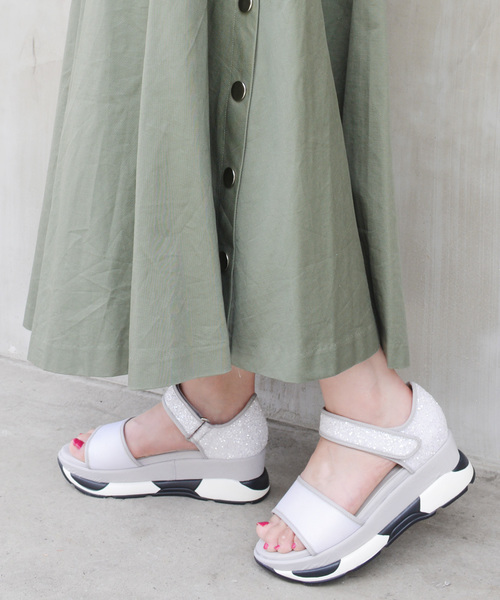 EVOL�i�C�[�{���j�́uVERY�f�ځyEVOL�z�N�b�V��������E�y�� ILIMA �v���b�g�t�H�[���T���_�� IK7609�i�T���_���j�v�b�z���C�g