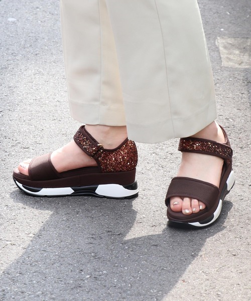 EVOL�i�C�[�{���j�́uVERY�f�ځyEVOL�z�N�b�V��������E�y�� ILIMA �v���b�g�t�H�[���T���_�� IK7609�i�T���_���j�v�b�u���E��