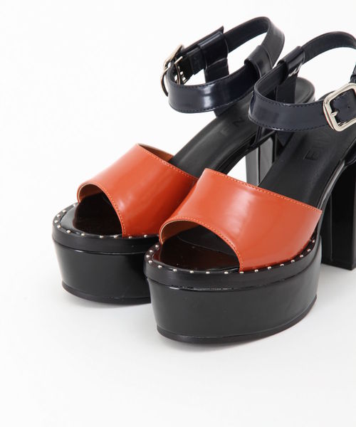 ENVYM（アンビー）の「ＤＥＥＰ ＨＥＥＬ ＳＡＮＤＡＬ                      （スニーカー・レディース・ブラック/オレンジ・24.5cm/22.5cm/23.5cm/23.5㎝）」の3枚目の写真
