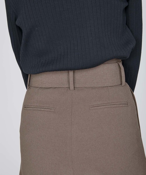 TRUNO by NOISE MAKER（トルノバイノイズメーカー）の「サイドタックフレアパンツ（その他パンツ・レディース・ブラック/グレー・38/36）」の6枚目の写真