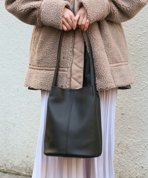 LOWRYS FARM(ローリーズファーム)の「ソフトトートBAG 864937(トートバッグ・レディース・アイボリー/ベージュ/ブルー/ブラック・FREE)」の1枚目の写真