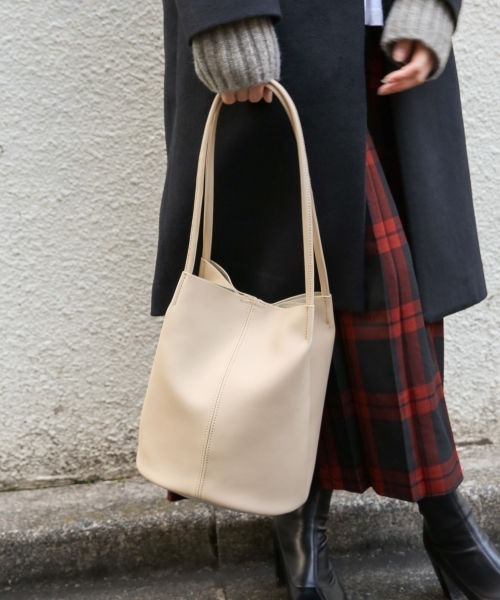 LOWRYS FARM(ローリーズファーム)の「ソフトトートBAG 864937(トートバッグ・レディース・アイボリー/ベージュ/ブルー/ブラック・FREE)」の14枚目の写真