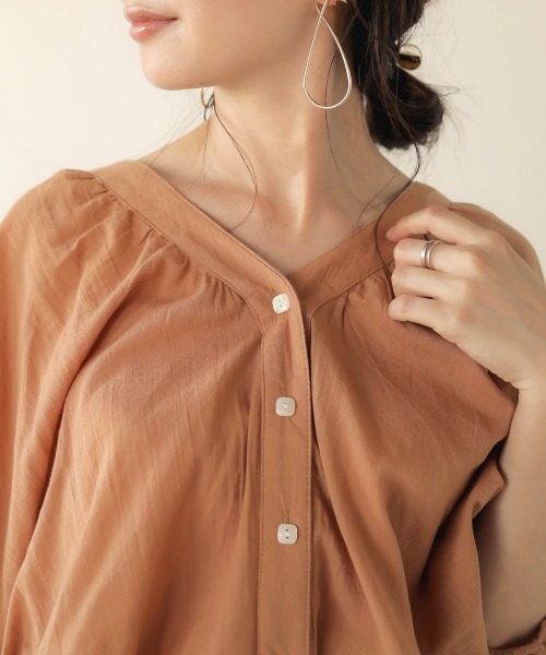 Bab（バブ）の「【WEB限定】ボリュームスリーブブラウス（シャツ/ブラウス・レディース・オフホワイト/テラコッタ・38）」の16枚目の写真