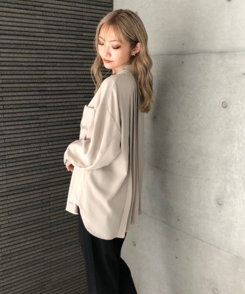 ENVYM（アンビー）の「アシメタックルーズＳＨ（シャツ/ブラウス・レディース・ベージュ/ブラック/ホワイト・FREE）」の4枚目の写真