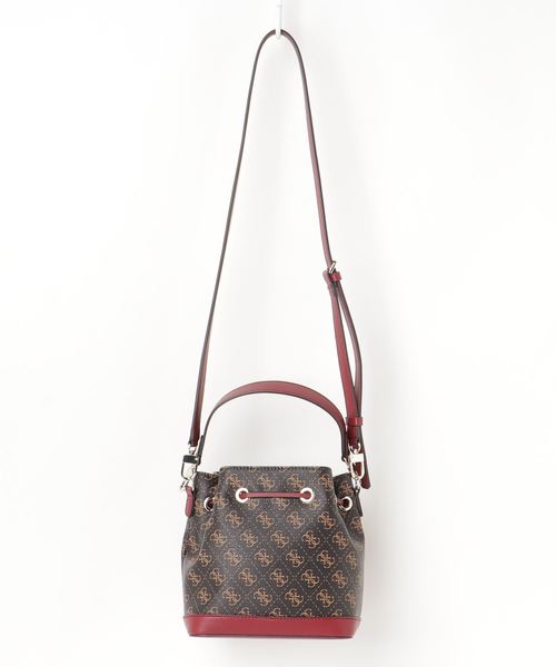 Guess（ゲス）の「NADIA 4G Logo Crossbody Bucket（ショルダーバッグ）」 WEAR