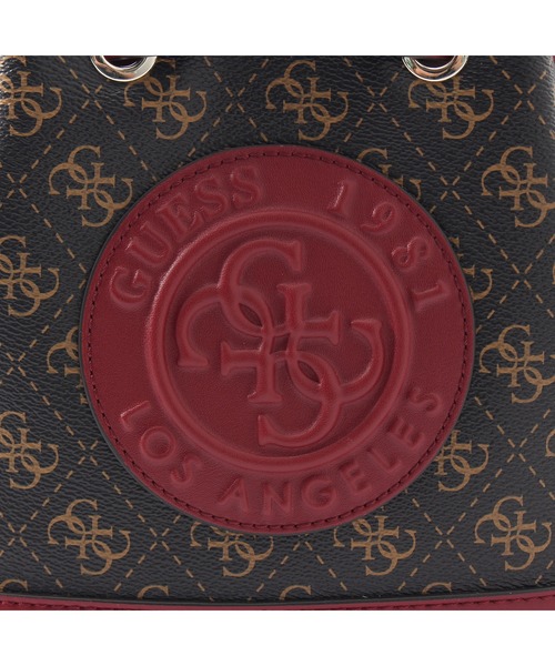 Guess（ゲス）の「NADIA 4G Logo Crossbody Bucket（ショルダーバッグ）」 WEAR