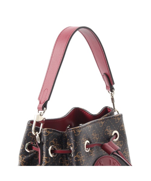 Guess（ゲス）の「NADIA 4G Logo Crossbody Bucket（ショルダーバッグ）」 WEAR