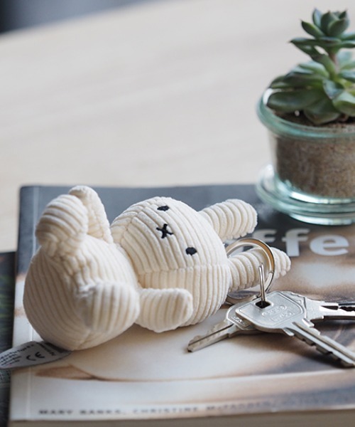 Miffy（ ミッフィー）の「【BON TON TOYS】ミッフィー コーデュロイ キーチェーン 10cm（キーホルダー・レディース・ホワイト/ブルー/グリーン/ダークグレー/ライトピンク/オレンジ/ライトグリーン/イエロー/ベージュ/ライトブルー/ライトイエロー・フリー）」の18枚目の写真