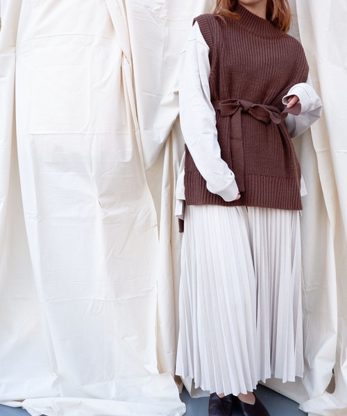 sakishimatokyo（サキシマトーキョー）の「【ZOZO限定】サキシマamp「ウエストベルトツキニットベスト」（ベスト・レディース・ブラック/ベージュ/ブラウン/アイボリー・FREE）」の4枚目の写真