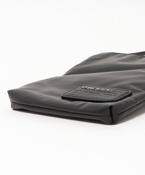 ディーゼル　ショルダーポーチ DIESEL（ディーゼル）の「DISCOVER SMALLCROSS ショルダーポーチ