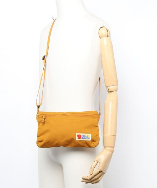 フェールラーベン ショルダーバッグ Vardag Pocket 27248 Black Vardag Pocket | DAYPACKS | フェールラーベン | FJALLRAVEN | 日本