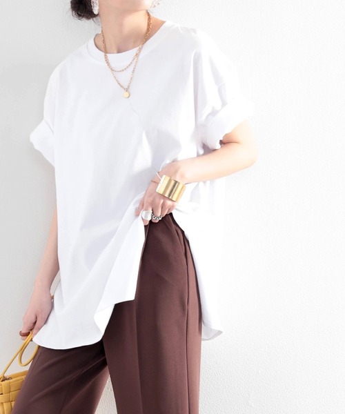 classicalelf(クラシカルエルフ)の「バックプリントで1+ ゆるっとサイドスリット半袖Tシャツ(Tシャツ/カットソー・レディース・ホワイト/ブラック/ベージュ/モカ/ブラウン系その他/グリーン系その他・MEDIUM/X-LARGE)」の2枚目の写真