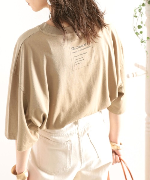 classicalelf(クラシカルエルフ)の「バックプリントで1+ ゆるっとサイドスリット半袖Tシャツ(Tシャツ/カットソー・レディース・ホワイト/ブラック/ベージュ/モカ/ブラウン系その他/グリーン系その他・MEDIUM/X-LARGE)」の11枚目の写真