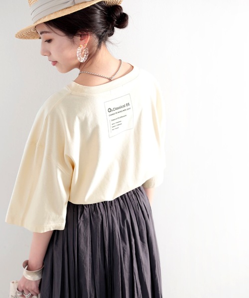 classicalelf(クラシカルエルフ)の「バックプリントで1+ ゆるっとサイドスリット半袖Tシャツ(Tシャツ/カットソー・レディース・ホワイト/ブラック/ベージュ/モカ/ブラウン系その他/グリーン系その他・MEDIUM/X-LARGE)」の15枚目の写真