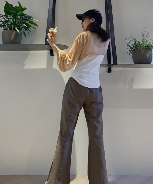 SHEER flow（シアーフロウ）の「【インフルエンサー Yukaiプロデュースアイテム】シアーレイヤードトップス（ニット/セーター・レディース・ベージュ・FREE）」の4枚目の写真