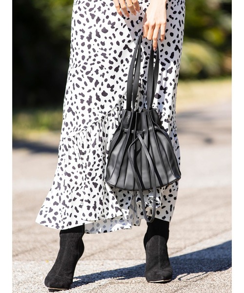 DURAS（デュラス）の「フェイクレザープリーツバッグ（ショルダーバッグ・レディース・ブラック/アイボリー/モスグリーン・FREE）」の2枚目の写真