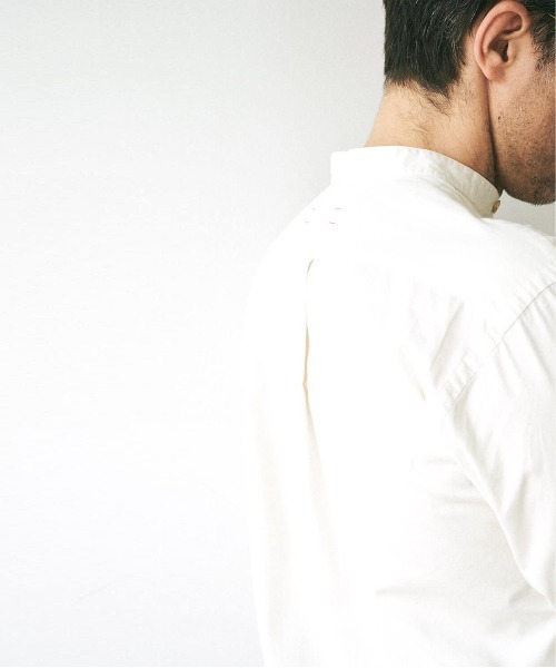 UNFIL(アンフィル)の「unfil アンフィル / egyptian cotton-satin band collar shirt エジプト産超長綿 バンドカラー長袖シャツ / WOFL-UU001A(シャツ/ブラウス・メンズ・ライトブルー/アイボリー・4/5)」の5枚目の写真