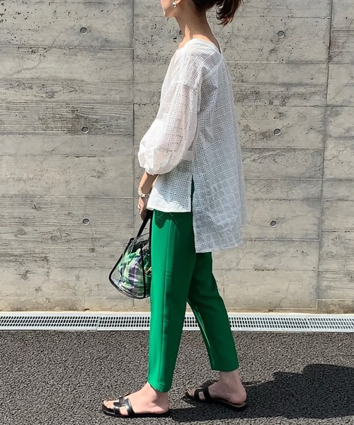 EUCLAID（エウクレイド）の「アイレット刺繍ボリューム袖