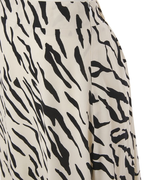 fifth calin（フィフスカラン）の「ゼブラAラインフレアスカート（スカート・レディース・ホワイト/ブラック・MEDIUM）」の8枚目の写真