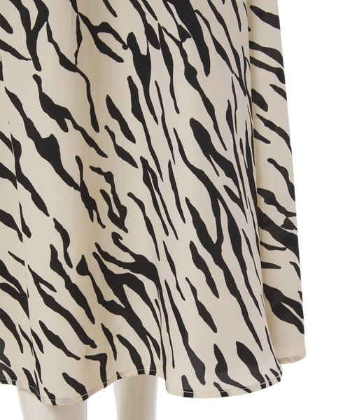 fifth calin（フィフスカラン）の「ゼブラAラインフレアスカート（スカート・レディース・ホワイト/ブラック・MEDIUM）」の4枚目の写真