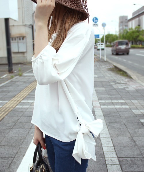 SELECT LEVERY(セレクトリベリー)の「(Emma)サイドリボンブラウス(シャツ/ブラウス・レディース・ホワイト/ネイビー/グリーン/ラベンダー・SMALL/MEDIUM/LARGE)」の2枚目の写真