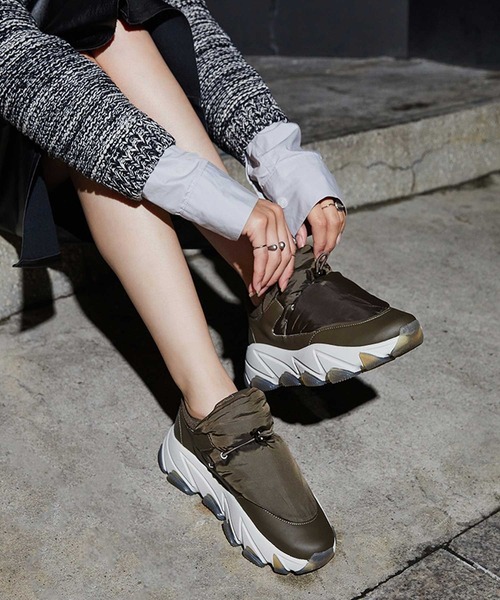 ASH（アッシュ）の「【EKO】パフィーチャンキースニーカー（スニーカー・レディース・ブラック/ホワイト/カーキ・35/36/37/38/39/40）」の12枚目の写真