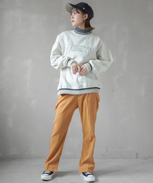 SPINNS（スピンズ）の「【ゆったりシルエット】ラインリブワンポイント 裏起毛リブラインスウェット（スウェット・レディース・ナチュラル/オートミール/ブラック/ブルー・ONESIZE）」の5枚目の写真