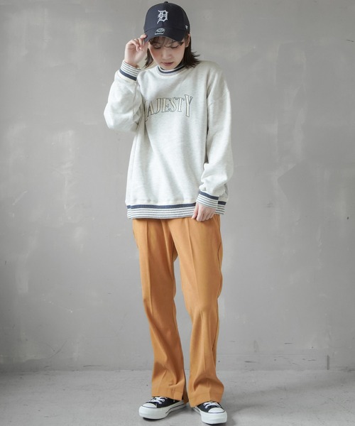 SPINNS（スピンズ）の「【ゆったりシルエット】ラインリブワンポイント 裏起毛リブラインスウェット（スウェット・レディース・ナチュラル/オートミール/ブラック/ブルー・ONESIZE）」の6枚目の写真