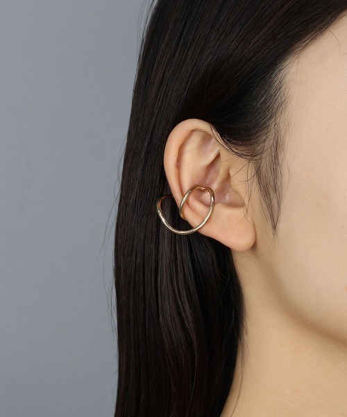 CEMONEMO（セモネモ）の「ダブル ツイスト イヤーカフ（イヤーカフ・レディース・シルバー/ゴールド・FREE）」の2枚目の写真