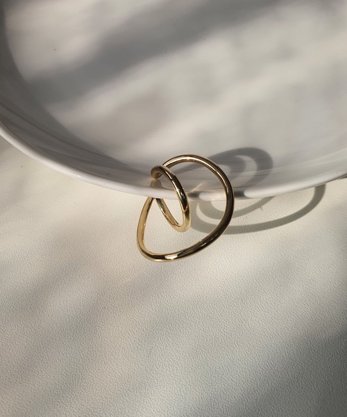 CEMONEMO（セモネモ）の「ダブル ツイスト イヤーカフ（イヤーカフ・レディース・シルバー/ゴールド・FREE）」の3枚目の写真