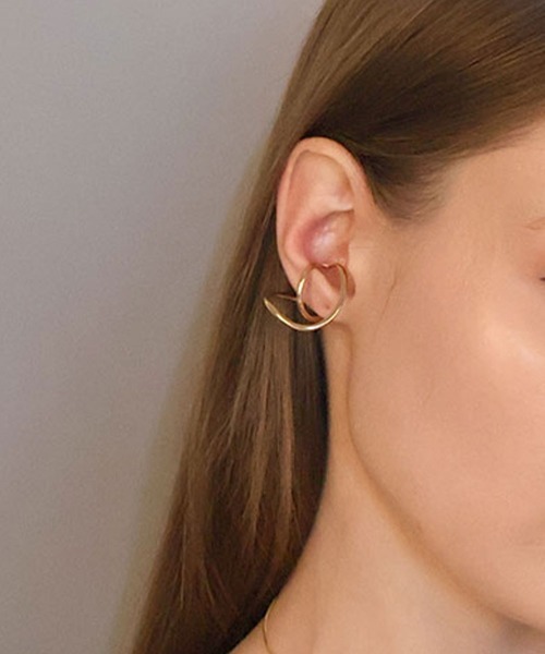 CEMONEMO（セモネモ）の「ダブル ツイスト イヤーカフ（イヤーカフ・レディース・シルバー/ゴールド・FREE）」の7枚目の写真