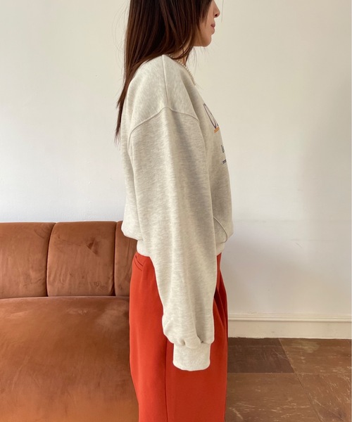 Didot.showroom(ディドット ショールーム)の「CRANDPA mtm / 前面クラシックロゴプリント短丈スウェットトレーナー(スウェット・レディース・オートミール/グリーン・FREE)」の19枚目の写真