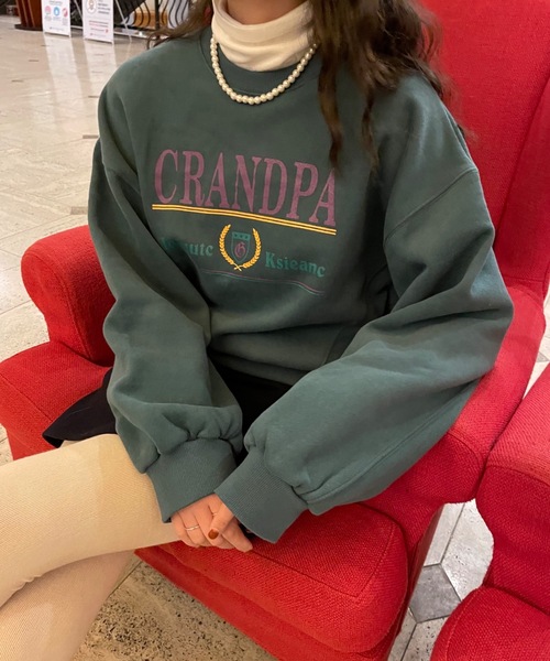 Didot.showroom(ディドット ショールーム)の「CRANDPA mtm / 前面クラシックロゴプリント短丈スウェットトレーナー(スウェット・レディース・オートミール/グリーン・FREE)」の5枚目の写真