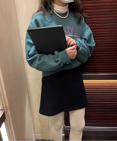 Didot.showroom(ディドット ショールーム)の「CRANDPA mtm / 前面クラシックロゴプリント短丈スウェットトレーナー(スウェット・レディース・オートミール/グリーン・FREE)」の4枚目の写真