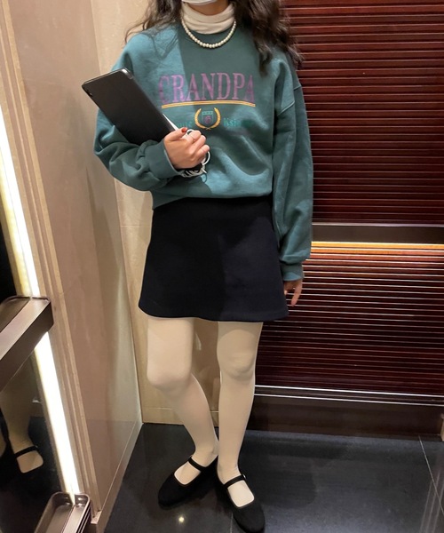 Didot.showroom(ディドット ショールーム)の「CRANDPA mtm / 前面クラシックロゴプリント短丈スウェットトレーナー(スウェット・レディース・オートミール/グリーン・FREE)」の3枚目の写真
