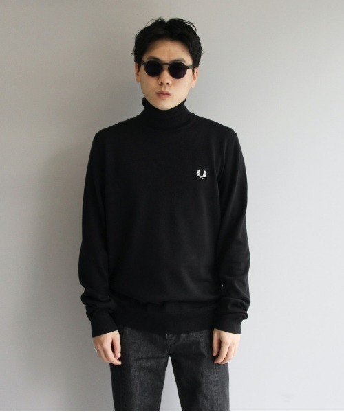FRED PERRY(フレッドペリー)の「FRED PERRY Classic roll neck jumper(ニット/セーター・メンズ・ブラック/ネイビー・M/LARGE)」の2枚目の写真