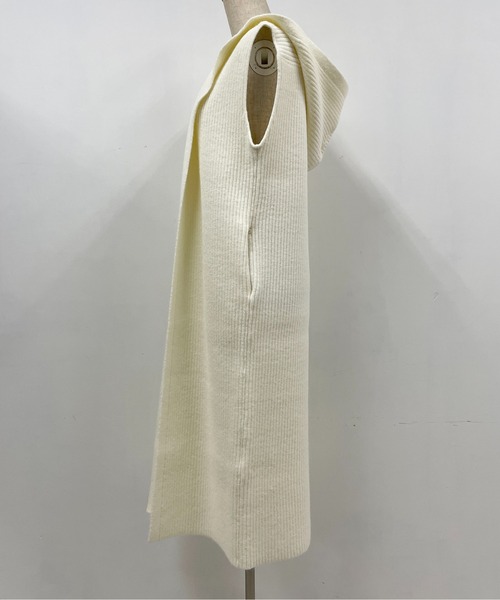 PICCIN(ピッチン)の「フード付畔編みロングジレ(ニット/セーター・レディース・オフホワイト/ブラック・M)」の6枚目の写真