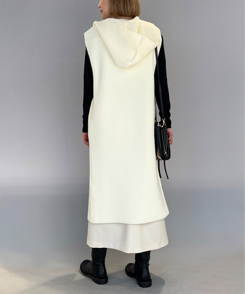 PICCIN(ピッチン)の「フード付畔編みロングジレ(ニット/セーター・レディース・オフホワイト/ブラック・M)」の15枚目の写真