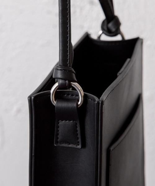 Adoon plain（アドーンプレーン）の「【Adoon plain】スクエアショルダーバッグ（ショルダーバッグ・メンズ・ホワイト/ブラック・FREE）」の19枚目の写真