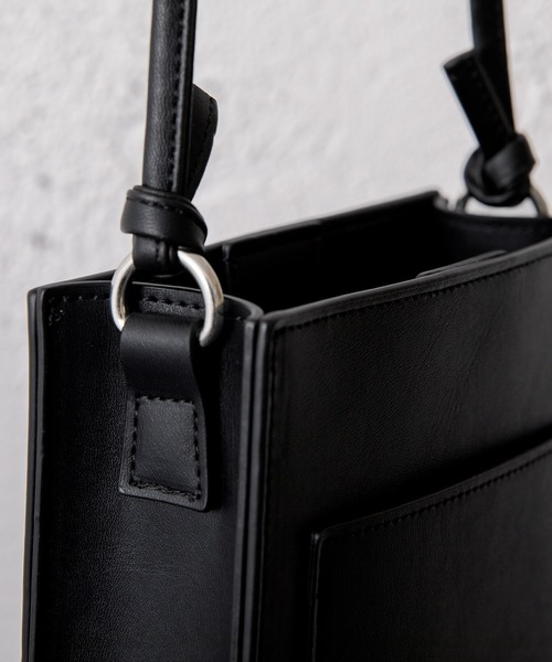 Adoon plain（アドーンプレーン）の「【Adoon plain】スクエアショルダーバッグ（ショルダーバッグ・メンズ・ホワイト/ブラック・FREE）」の20枚目の写真