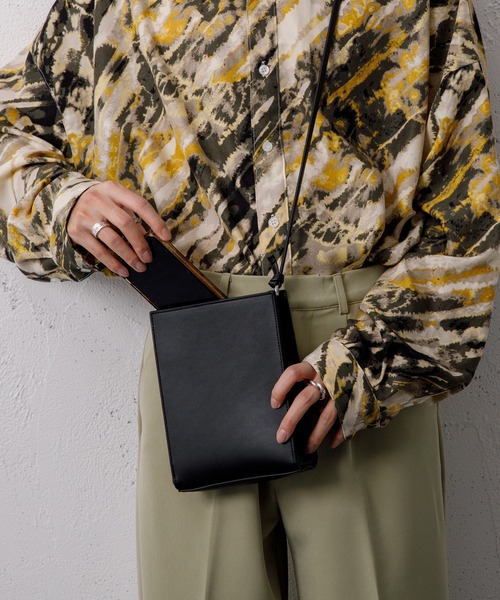 Adoon plain（アドーンプレーン）の「【Adoon plain】スクエアショルダーバッグ（ショルダーバッグ・メンズ・ホワイト/ブラック・FREE）」の14枚目の写真