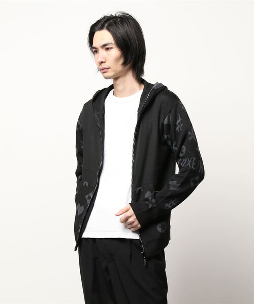 CERCA(チェルカ)の「RM/ロゴ総柄 ラインストーンジップ ニットパーカー(パーカー・メンズ・グレー/チャコールグレー/その他・LARGE/MEDIUM)」の1枚目の写真