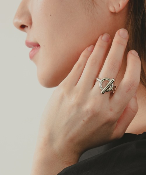 COLOR TOKYO ACCESSORIES(カラートウキョウアクセサリー)の「マンテルチェーンリング(リング・レディース・Silver/GOLD・FREE)」の2枚目の写真