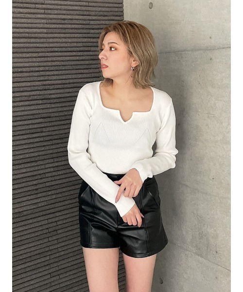 ENVYM(アンビー)の「ハートネックリブKNIT(ニット/セーター・レディース・ベージュ/ブラック/ホワイト・FREE)」の2枚目の写真