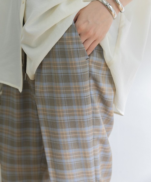 URBAN RESEARCH（アーバンリサーチ）の「ドロストテーパードパンツ（その他パンツ・レディース・チャコールグレー/グリーン系その他/チェック・38/36/34）」の4枚目の写真