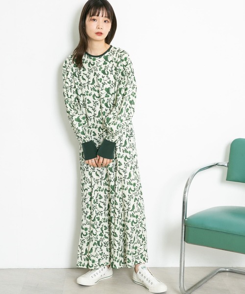 KBF（ケイビーエフ）の「フラワープリントマーメイドワンピース