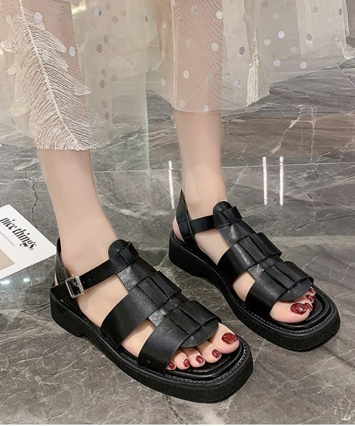 Shoes in Closet(シューズインクローゼット)の「超軽量 スクエアトゥ グルカサンダル 864(サンダル・レディース・ブラック/アイボリー・#5/#6/#4/#3/#1/#2)」の2枚目の写真
